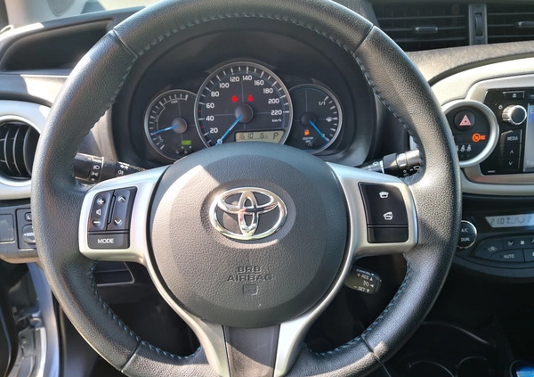 Toyota Yaris cena 37900 przebieg: 125000, rok produkcji 2013 z Stargard małe 154
